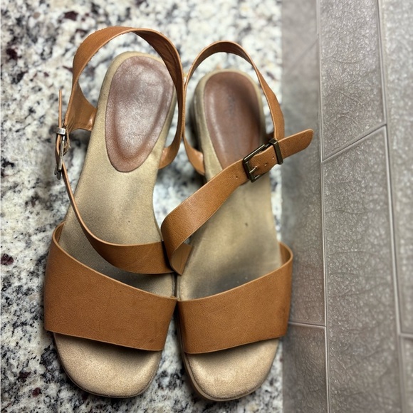 Easy Street Women's Tigris Heeled Sandal 👡 Size 9 | Tan Color - Picture 9 of 11